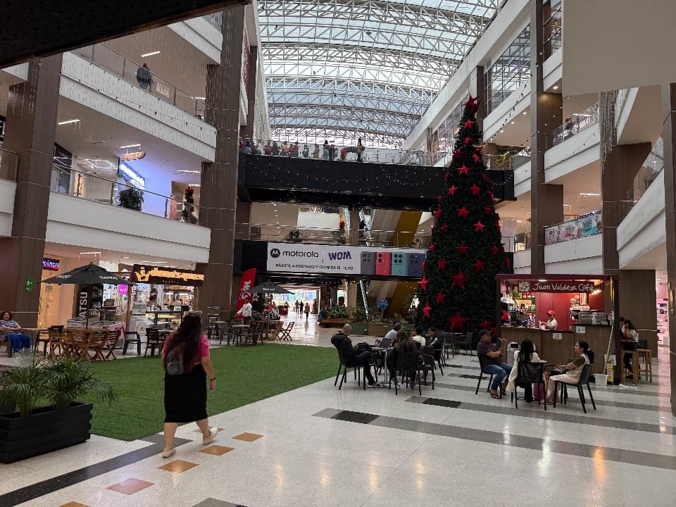 Local en Plaza Arrayanes. CR 50A 36 90 plaza arrayanes avalúo 650 988.000 PH etapa 2 piso  local 141 valor 15.600.000 mt2